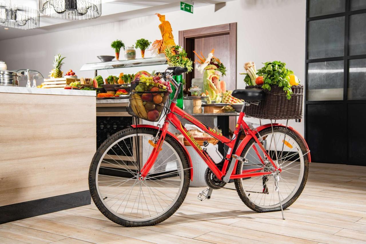 Park Inn By Radisson Makkah Aziziyah Mekka Eksteriør bilde Bicycle at breakfast buffet