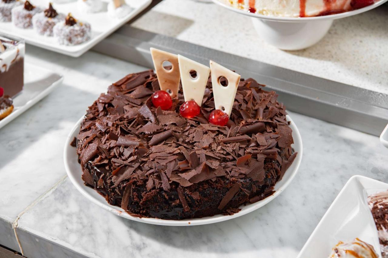 Park Inn By Radisson Makkah Aziziyah Mekka Eksteriør bilde Black Forest cake