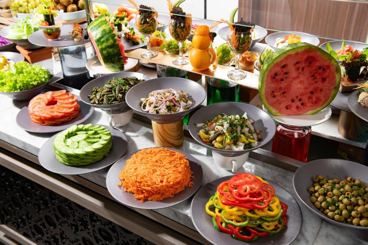 Park Inn By Radisson Makkah Aziziyah Mekka Eksteriør bilde A buffet at a luxury hotel