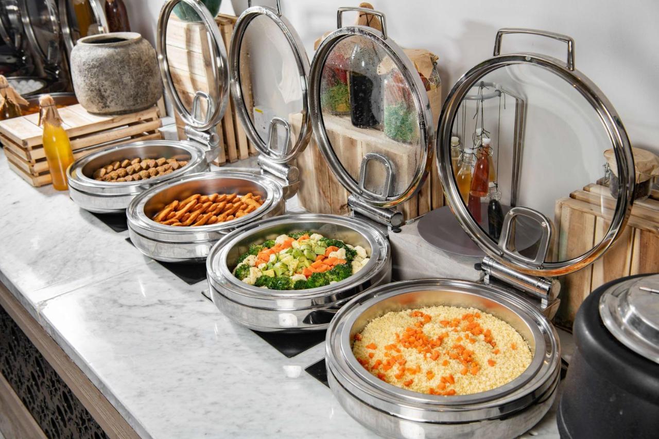 Park Inn By Radisson Makkah Aziziyah Mekka Eksteriør bilde Buffet at a hotel