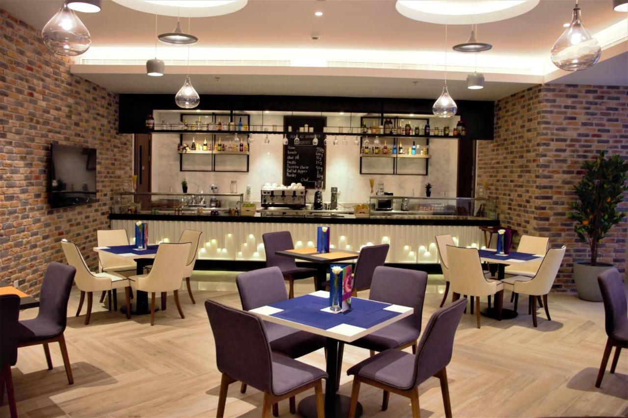 Park Inn By Radisson Makkah Aziziyah Mekka Eksteriør bilde The lounge at the airport